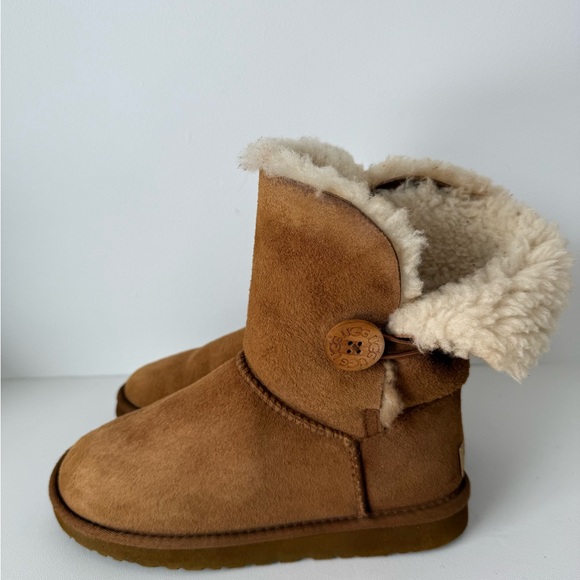 UGG Mini Bailey Button II Shearling Lined Boots 6 - Picture 6 of 10
